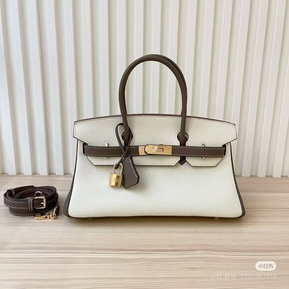 Classic Hermes Bag: A Stylish and Versatile Choice for Elegance - Picture 1 of 4